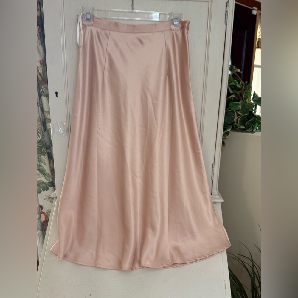 NWT COMMENSE satin skirt high waisted size S or U.S.-4